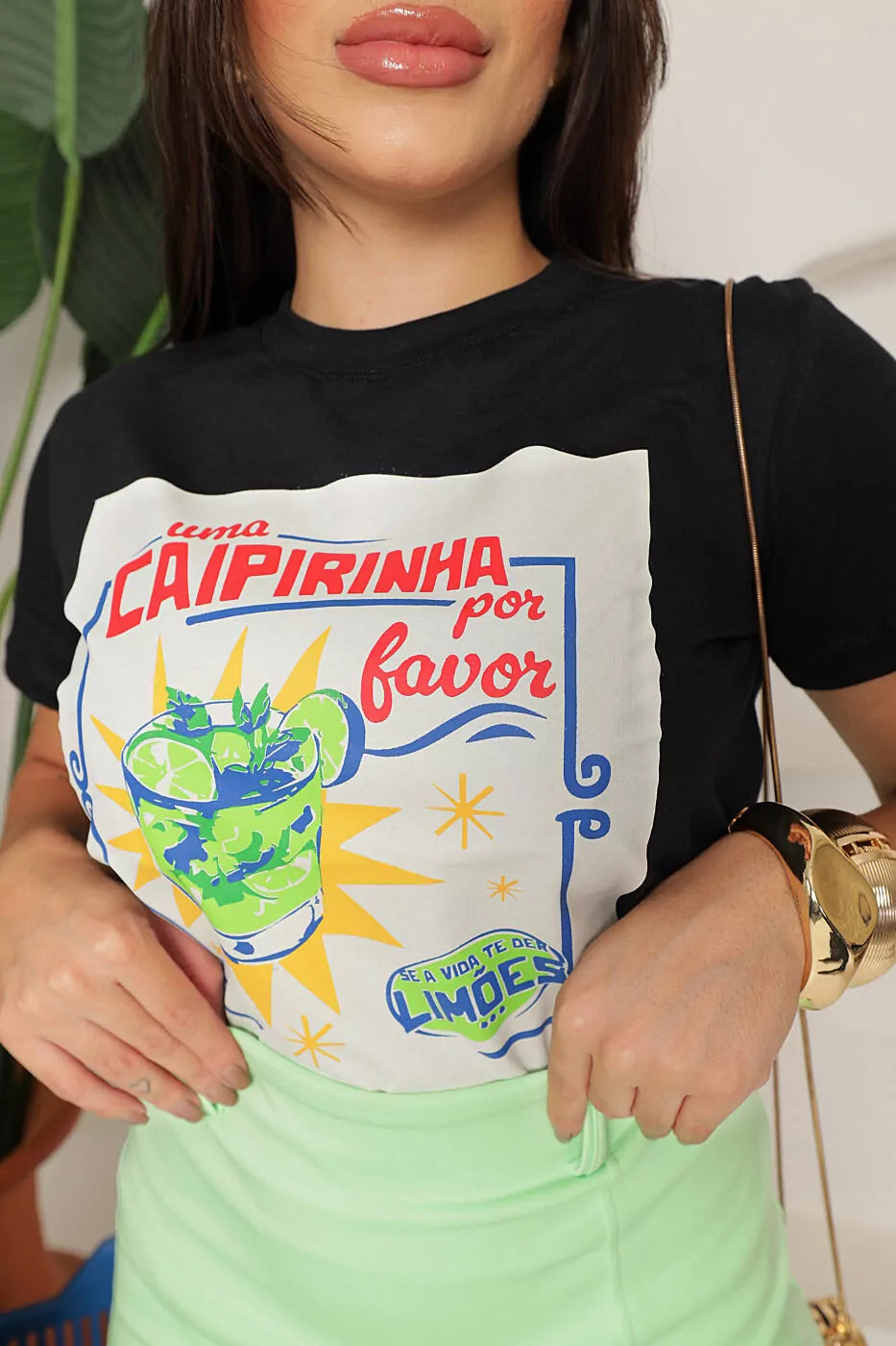 T-Shirt Feminina Estampa Uma Caipirinha